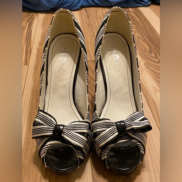 Anne Michelle Black & White Stripe 4” Heels - Size 9 - Picture 2 of 5